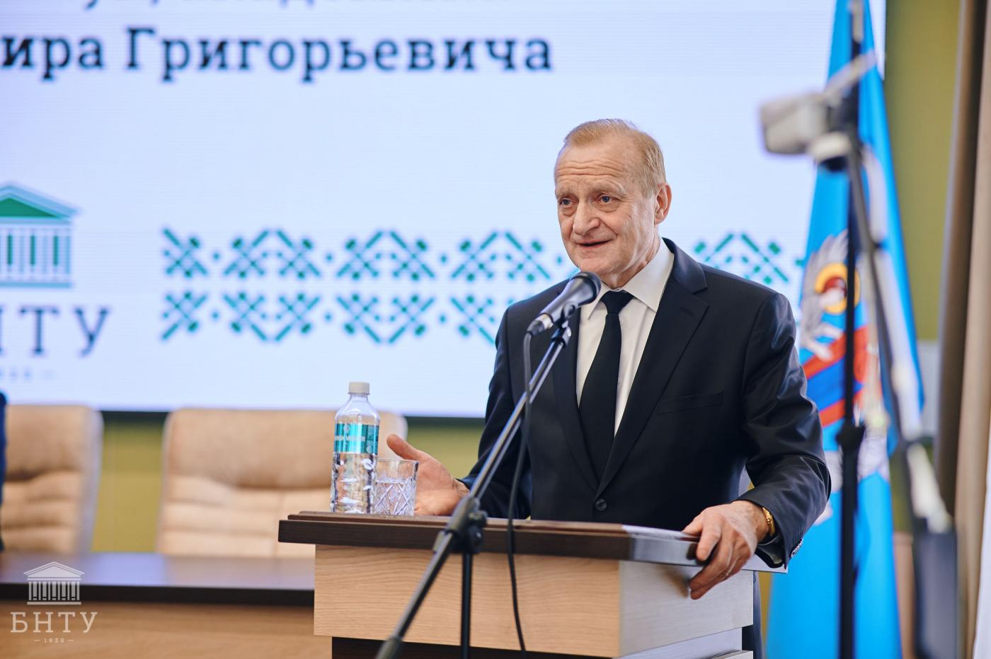 «Миром правит экономика». Лекция Владимира Гусакова прошла в БНТУ